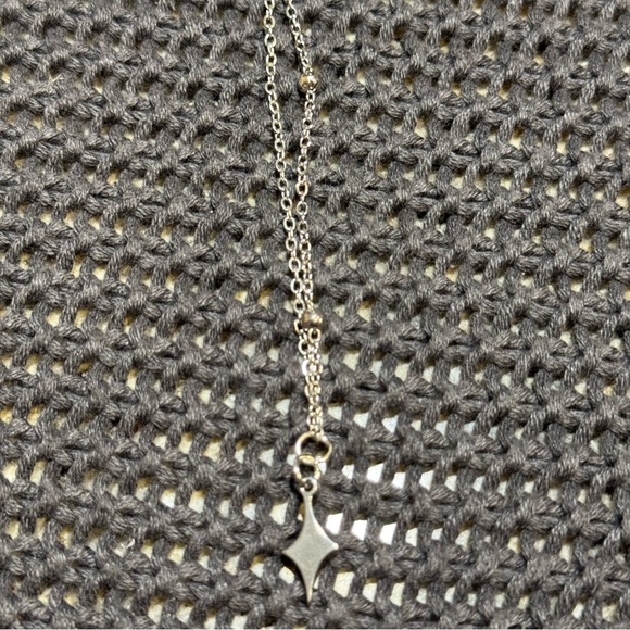 Elegant Silver Star Pendant Necklace - Picture 1 of 2